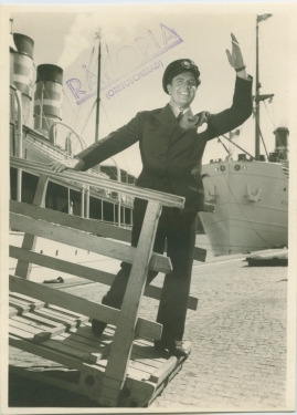 En sjöman går iland - image 2