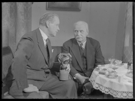 Med folket för fosterlandet : En film om Konung Gustaf och hans folk 1907-1938 av Erik Lindorm - image 95