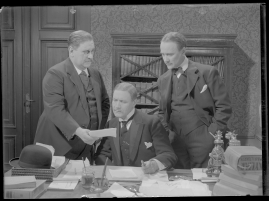 Med folket för fosterlandet : En film om Konung Gustaf och hans folk 1907-1938 av Erik Lindorm - image 103