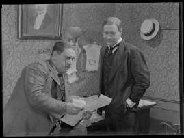 Med folket för fosterlandet : En film om Konung Gustaf och hans folk 1907-1938 av Erik Lindorm - image 104