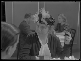 Med folket för fosterlandet : En film om Konung Gustaf och hans folk 1907-1938 av Erik Lindorm - image 150