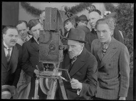 Med folket för fosterlandet : En film om Konung Gustaf och hans folk 1907-1938 av Erik Lindorm - image 173