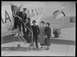 Med folket för fosterlandet : En film om Konung Gustaf och hans folk 1907-1938 av Erik Lindorm - image 176