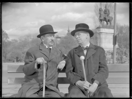 Med folket för fosterlandet : En film om Konung Gustaf och hans folk 1907-1938 av Erik Lindorm - image 195