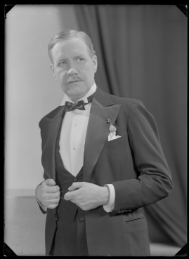 Med folket för fosterlandet : En film om Konung Gustaf och hans folk 1907-1938 av Erik Lindorm - image 201