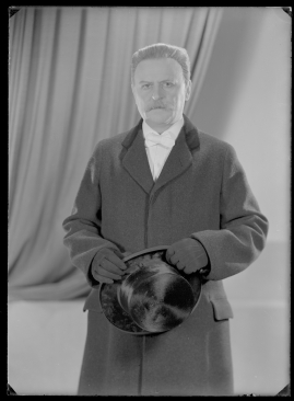 Med folket för fosterlandet : En film om Konung Gustaf och hans folk 1907-1938 av Erik Lindorm - image 216