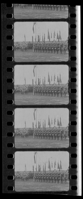 Med folket för fosterlandet : En film om Konung Gustaf och hans folk 1907-1938 av Erik Lindorm - image 257