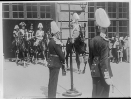 Med folket för fosterlandet : En film om Konung Gustaf och hans folk 1907-1938 av Erik Lindorm - image 270