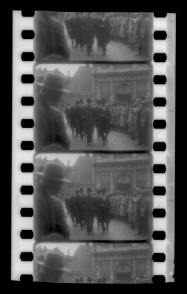 Med folket för fosterlandet : En film om Konung Gustaf och hans folk 1907-1938 av Erik Lindorm - image 276