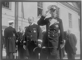 Med folket för fosterlandet : En film om Konung Gustaf och hans folk 1907-1938 av Erik Lindorm - image 281